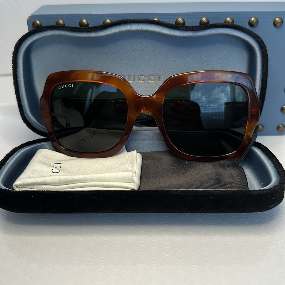 New - GUCCI Shiny Havana Square Sunglasses
GG0036S 003 54 - Picture 9 of 11